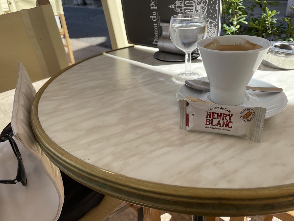 travel sister cafe table south of france