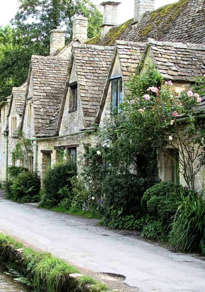 The honey-stone spires of Oxford under a soft sky, illustrating the best day trips from London for women over 50.
